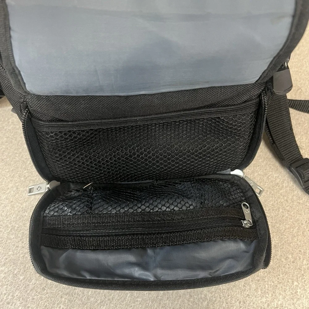 Samsonite Small Camera Bag or Camcorder Bag Compartments divisions Compact Black